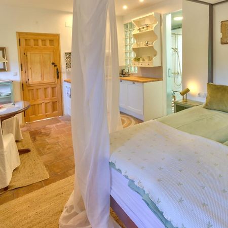Cortijo El Pino Retreat Bed & Breakfast Albunuelas Exterior photo