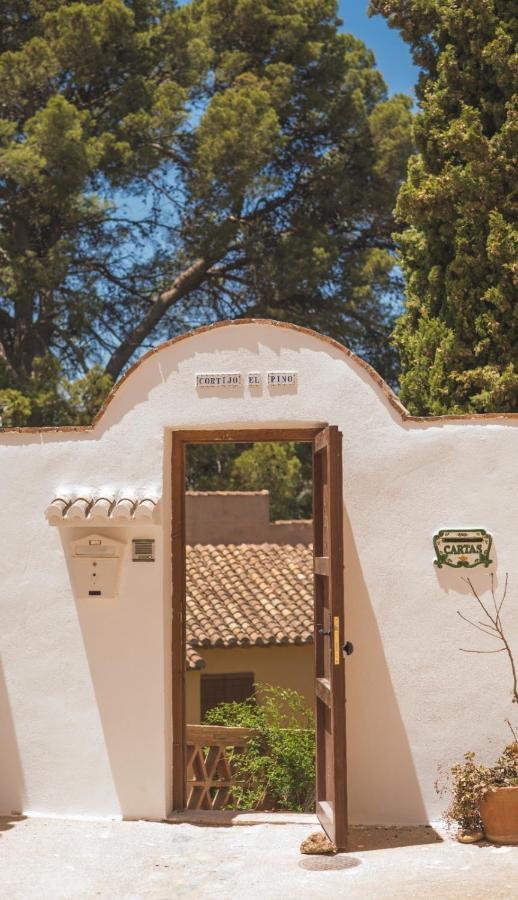 Cortijo El Pino Retreat Bed & Breakfast Albunuelas Exterior photo
