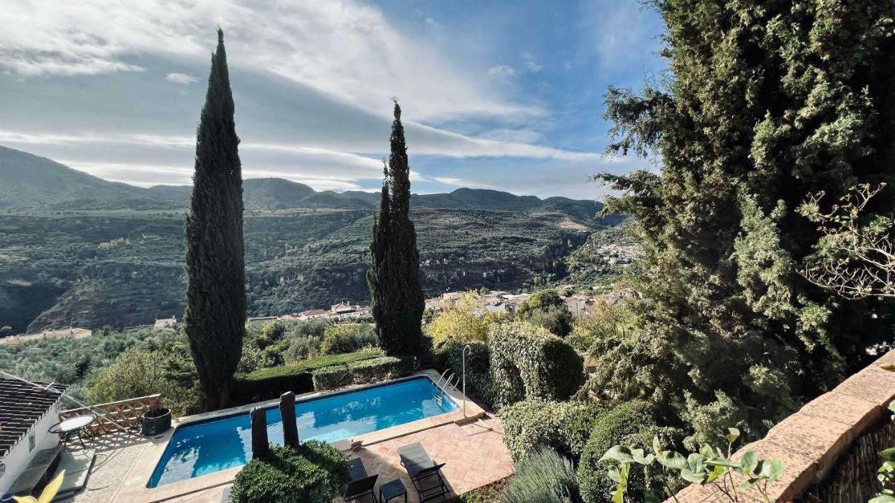 Cortijo El Pino Retreat Bed & Breakfast Albunuelas Exterior photo