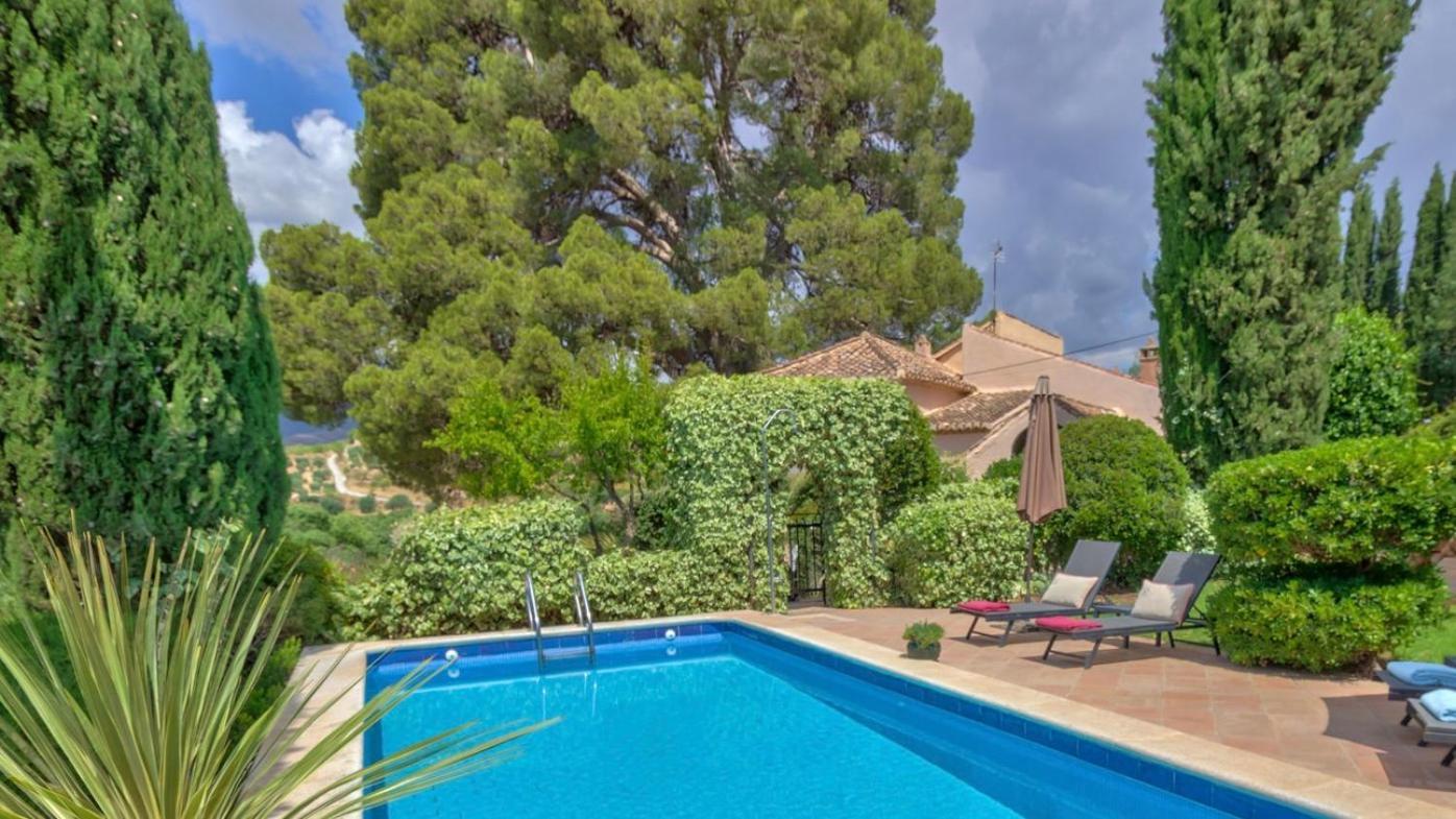 Cortijo El Pino Retreat Bed & Breakfast Albunuelas Exterior photo