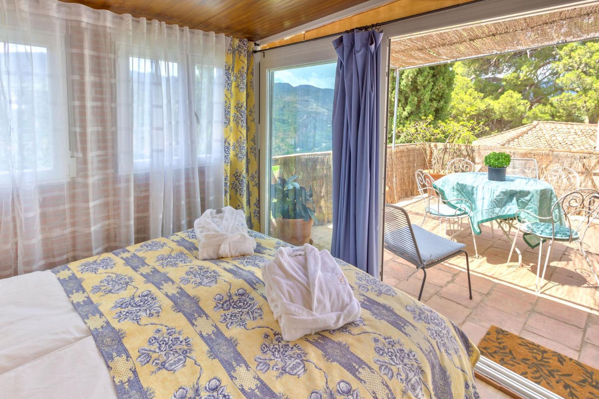 Cortijo El Pino Retreat Bed & Breakfast Albunuelas Exterior photo